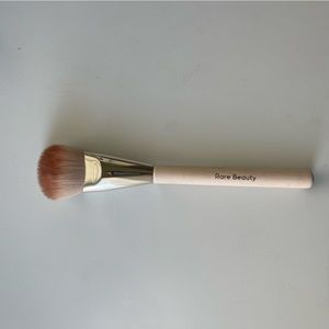 Rare Beauty Soft Pinch Cheek Brush